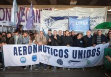 Aeronáuticos toman nuevas medidas de fuerza y advierten por demoras en los aeropuertos