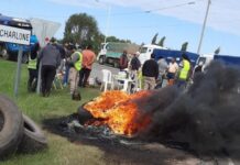 Transportistas de granos protestan a la vera de las rutas en reclamo de una suba de tarifas