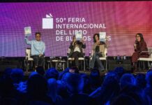 Tres escritoras abrieron el debate en la Feria del Libro con una charla atravesada por política