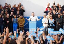 Banderazo en Parque Lezama para exigir la liberación de Cristina Kirchner