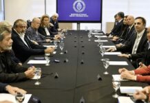 Se reúne con gremios y empresarios: El Gobierno impulsa un salario mínimo de $1.000.000