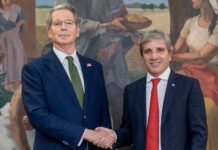 Caputo se reunió con con Bessent, que elogió el plan económico oficialista
