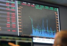 Tras la reelección de Lula, la Bolsa de San Pablo suspendió sus operaciones y el real se devalúa 10%