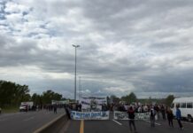 Federación de Sindicatos Municipales de la Provincia cortan la Autopista a La Plata por un reclamo salarial
